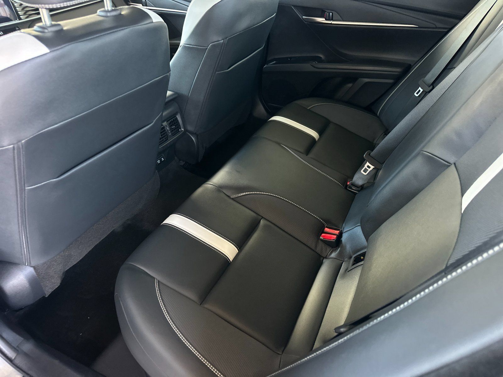 Used 2025 Toyota Camry SE w/ Convenience Package FWD image 11