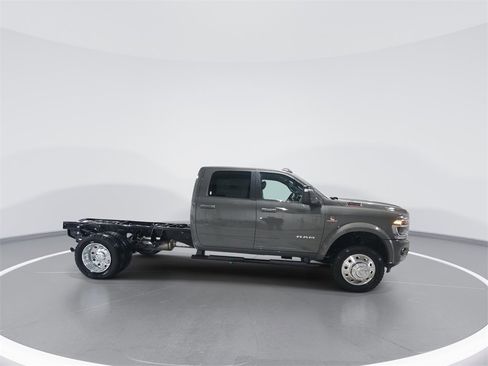 New 2026 RAM 4500 4x4 Crew Cab DRW w/ Laramie Trim Package image 9
