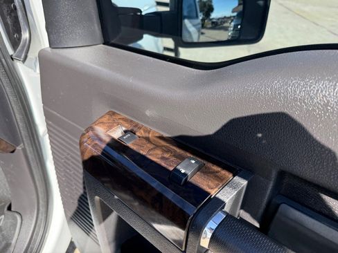 Used 2016 Ford F250 Lariat w/ Lariat Ultimate Package image 31