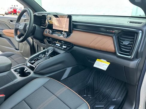 New 2026 GMC Canyon AT4 image 42