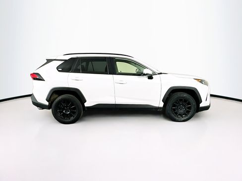Used 2019 Toyota RAV4 LE image 10