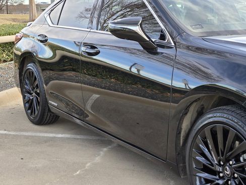 Used 2022 Lexus ES 300h Ultra Luxury image 11