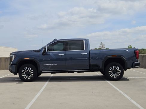 Used 2025 GMC Sierra 2500 Denali Ultimate w/ Max Trailering Package image 2