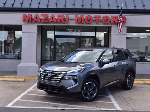 Used 2025 Nissan Rogue SV FWD image 2