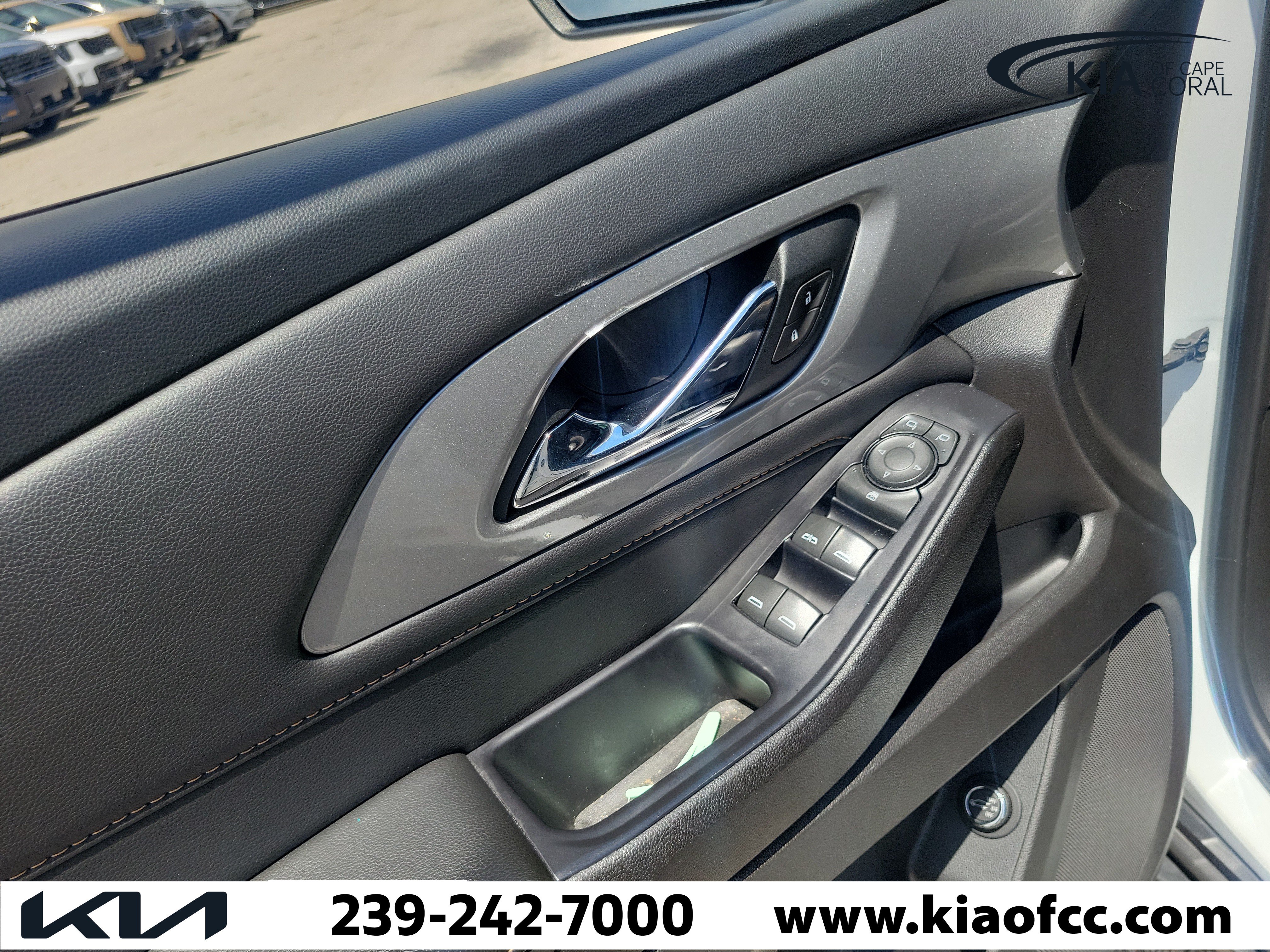 Used 2021 Chevrolet Traverse LT FWD image 24