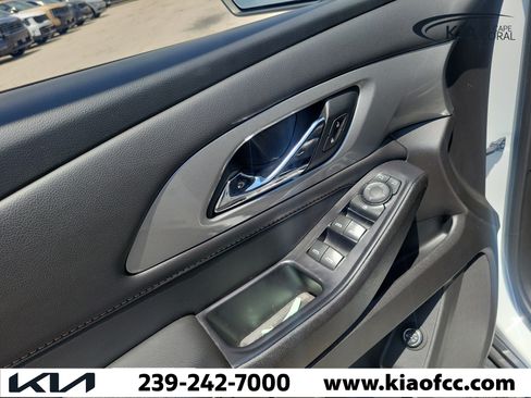 Used 2021 Chevrolet Traverse LT FWD image 24