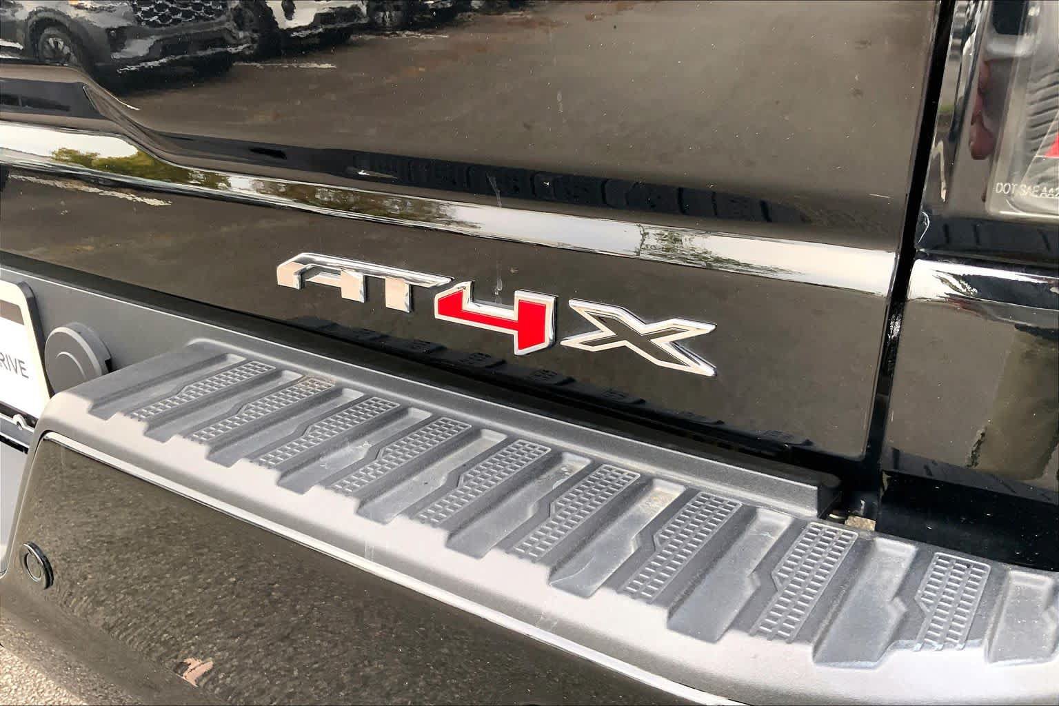 Used 2025 GMC Sierra 2500 AT4X AWD/4WD image 10