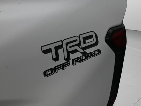 Certified 2024 Toyota Tacoma TRD Off-Road AWD/4WD image 37