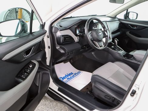 Used 2025 Subaru Outback Premium image 3