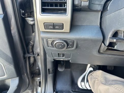Used 2022 Ford F250 Lariat w/ Black Appearance Package image 14