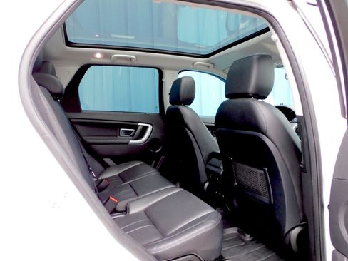 Used 2018 Land Rover Discovery Sport HSE image 18