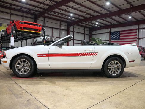 Used 2005 Ford Mustang Premium image 4