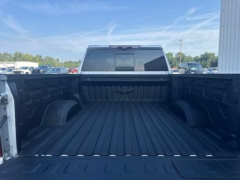 Used 2022 Chevrolet Silverado 2500 LTZ w/ LTZ Convenience Package AWD/4WD image 11