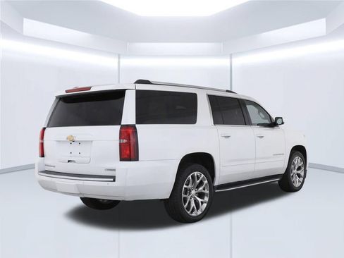 Used 2018 Chevrolet Suburban Premier RWD image 4