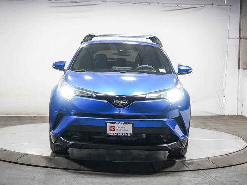 Certified 2018 Toyota C-HR XLE image 3