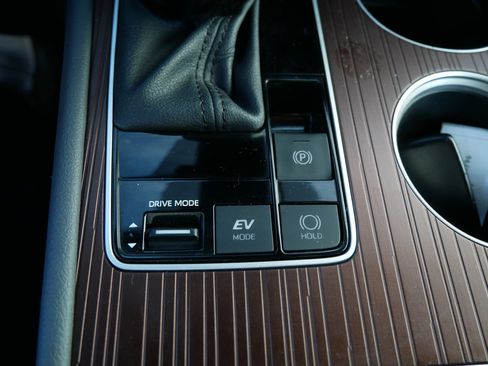 Used 2024 Toyota Sienna XLE image 31