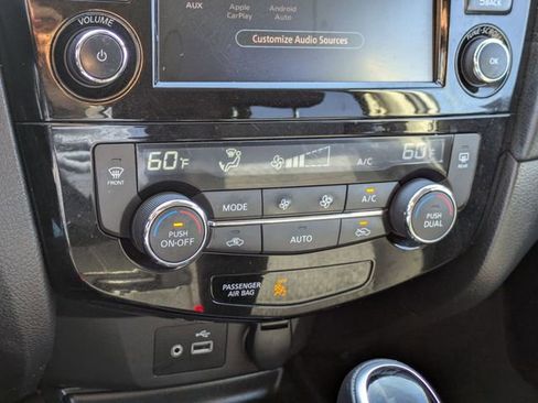 Used 2020 Nissan Rogue SV image 23