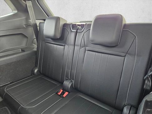 Used 2023 Volkswagen Tiguan SE R-Line image 23