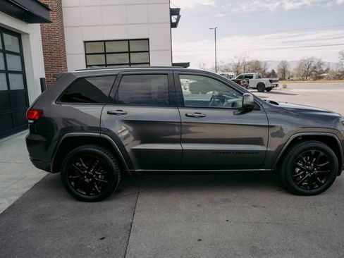 Used 2020 Jeep Grand Cherokee Altitude image 10