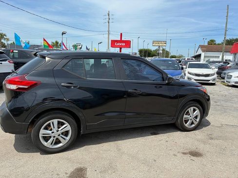 Used 2020 Nissan Kicks S FWD image 2