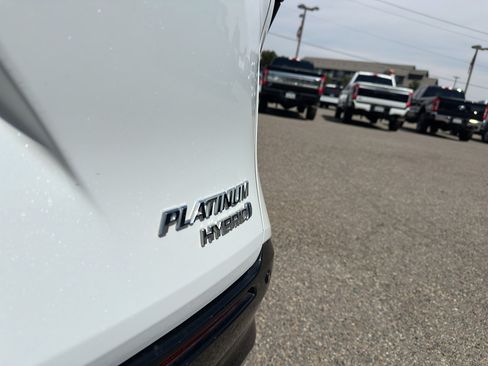 Used 2023 Toyota Sienna Platinum AWD/4WD image 11
