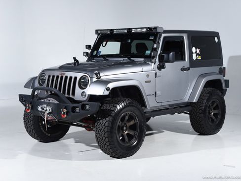 Used 2016 Jeep Wrangler Sahara AWD/4WD image 3
