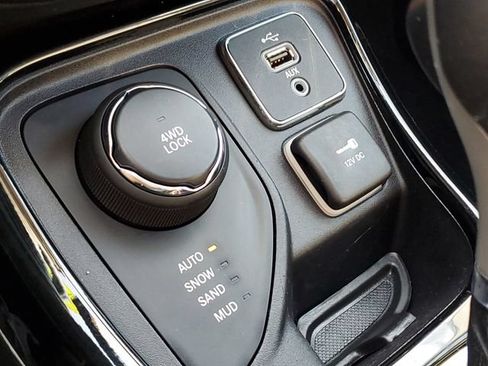 Used 2018 Jeep Compass Limited AWD/4WD image 21
