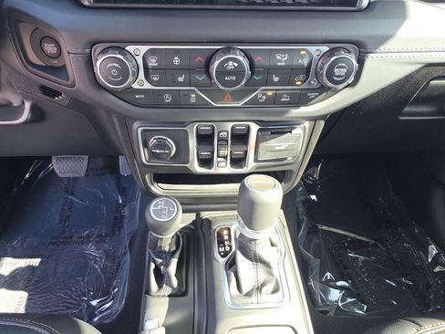 New 2026 Jeep Gladiator Sport image 15