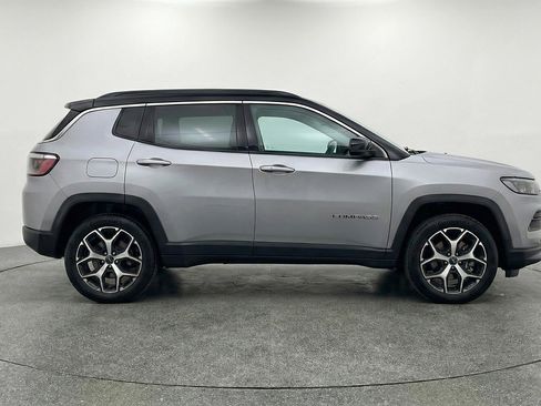 Used 2025 Jeep Compass Limited image 11