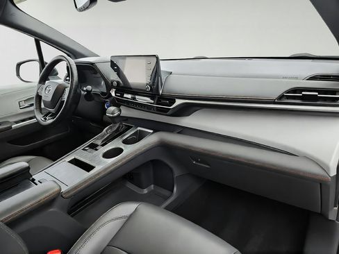 Used 2021 Toyota Sienna XSE FWD image 28