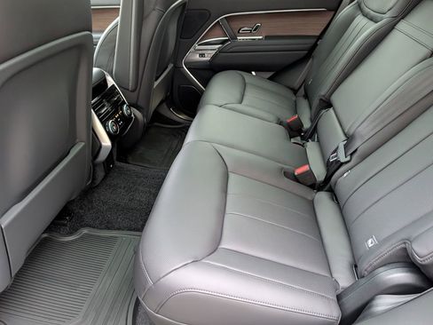 New 2026 Land Rover Range Rover SE image 25