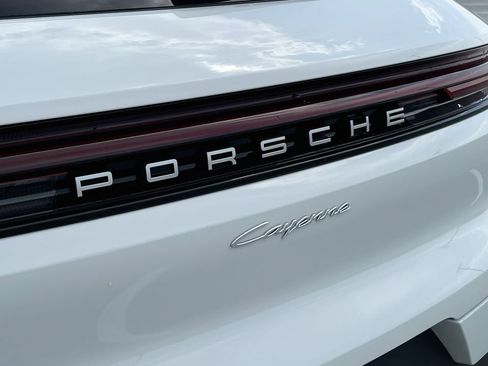Certified 2025 Porsche Cayenne AWD/4WD image 34