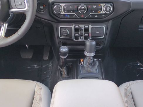 Used 2023 Jeep Wrangler Unlimited Sahara AWD/4WD image 20