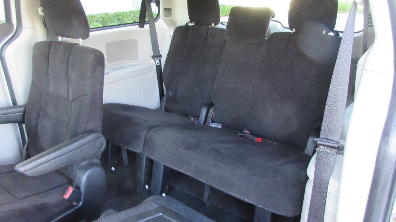 Used 2012 Dodge Grand Caravan SE FWD image 17