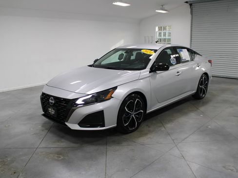 Used 2024 Nissan Altima 2.5 SR image 4