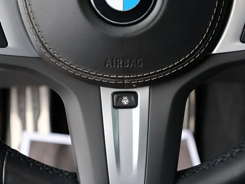 Used 2022 BMW X7 M50i w/ Dynamic Handling Package AWD/4WD image 35