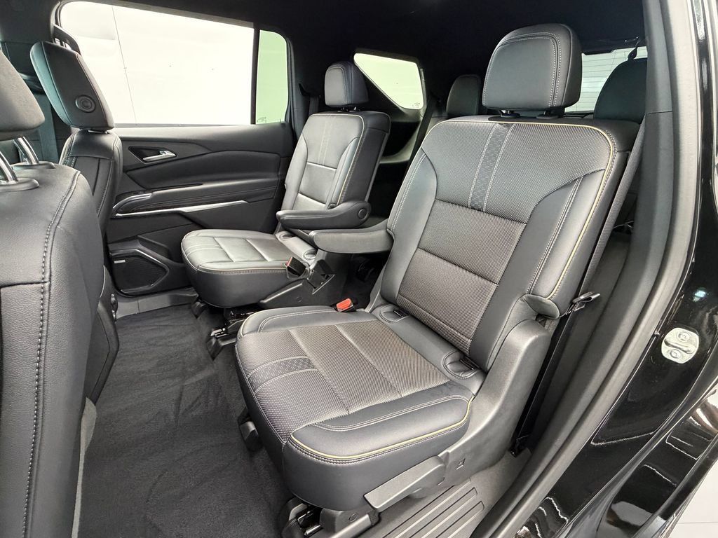 Used 2025 Chevrolet Traverse High Country FWD image 27
