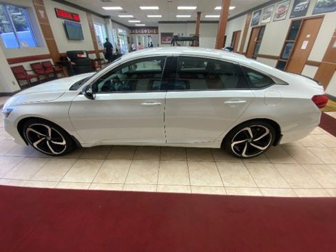 Used 2021 Honda Accord Sport image 2