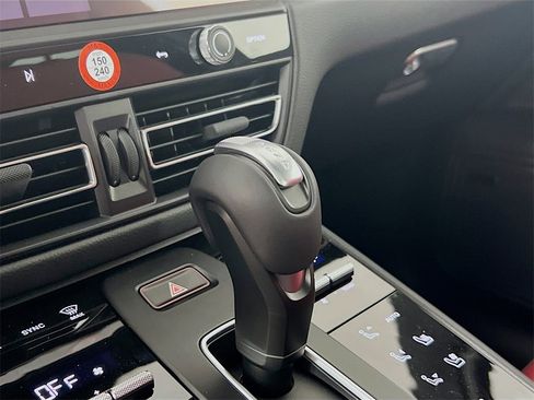 New 2026 Porsche Macan image 19