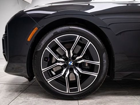 Used 2023 BMW 760i xDrive image 34
