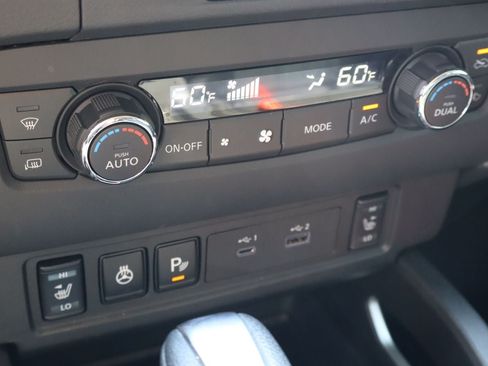 Used 2024 Nissan Frontier SL w/ Technology Package RWD image 25