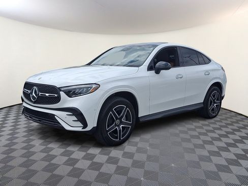 Used 2024 Mercedes-Benz GLC 300 4MATIC image 3