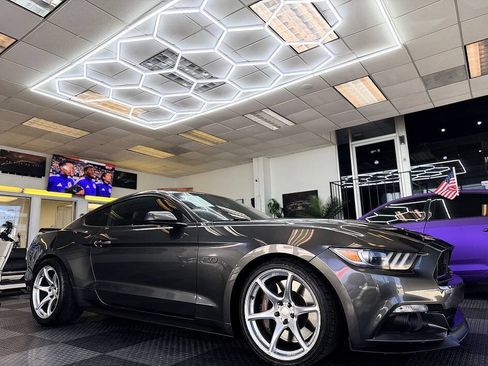 Used 2017 Ford Mustang GT w/ GT Performance Package RWD image 3