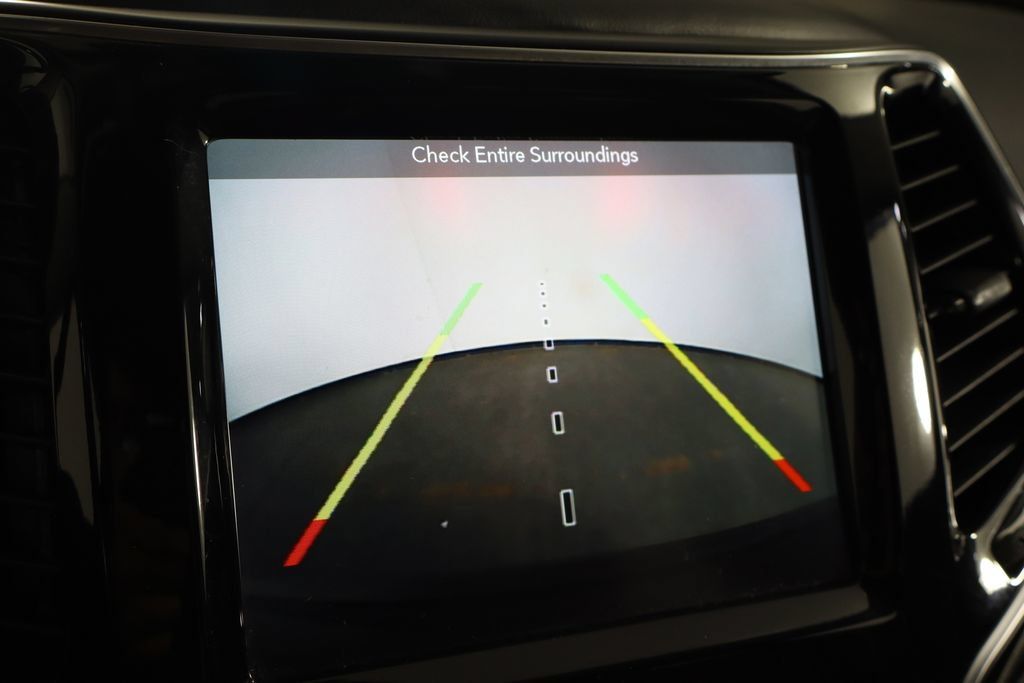 Used 2019 Jeep Cherokee Overland w/ Technology Group AWD/4WD image 40