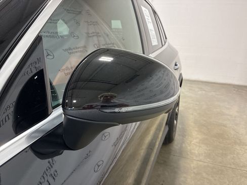 Used 2025 Mercedes-Benz GLC 350e 4MATIC image 10