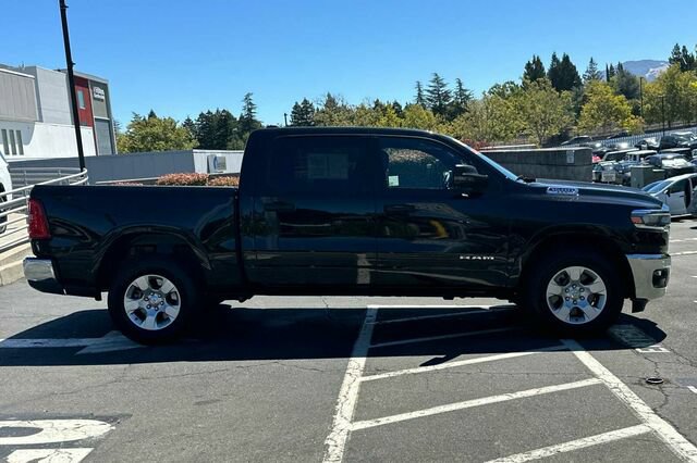 Used 2025 RAM 1500 Big Horn AWD/4WD image 3