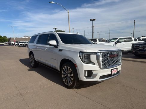 Used 2021 GMC Yukon XL Denali w/ Denali Premium Package AWD/4WD image 2