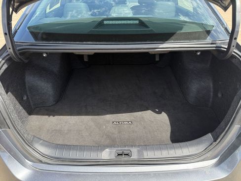 Used 2025 Nissan Altima 2.5 SV FWD image 32