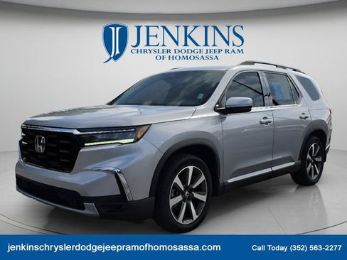 Used 2025 Honda Pilot Touring image 11