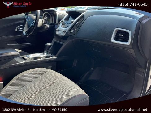 Used 2017 Chevrolet Equinox LT w/ Convenience Package image 8